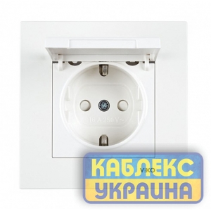 Розетка з заземленням з кришкою Карре